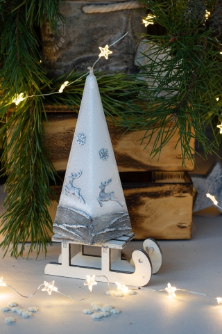 Świeca świąteczna piramida  &quot;zaprzęg Św. Mikołaja&quot;, wysokość 24 cm